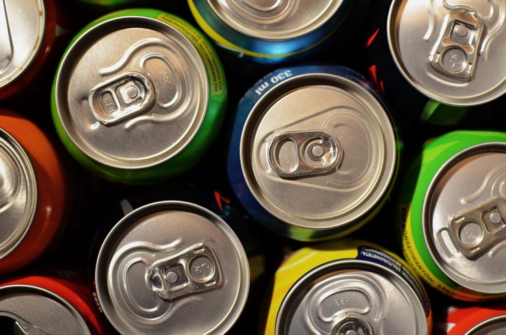 beverage-cans-1058702_1280